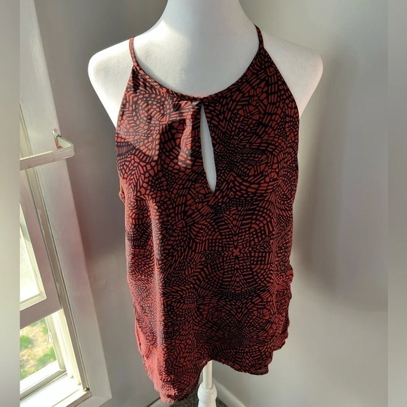 Banana republic scoop neck‎ black and red tank top - Picture 1 of 7
